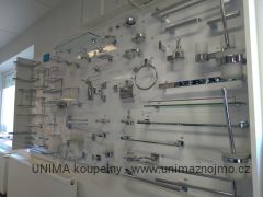 Výstavní panel koupelnových doplňků TITANIA a METALIA