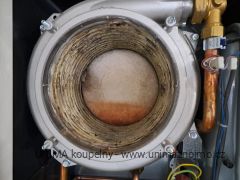 Zničená zadní izolační deska